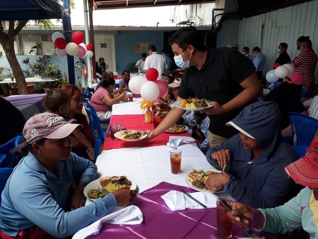 INPESCA, con mujeres trabajadoras por cuenta propia de los semáforos2