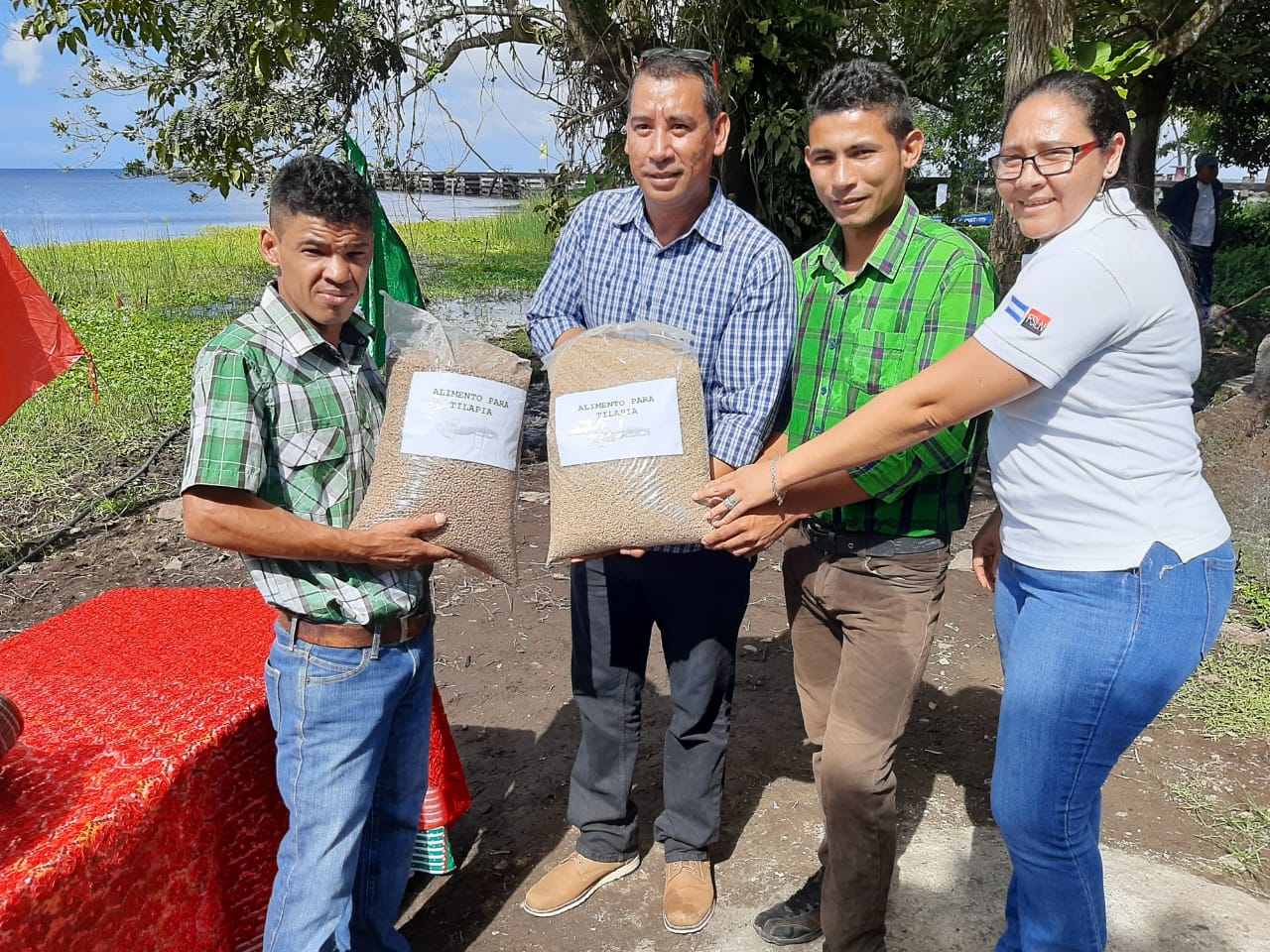 INPESCA ENTREGA alevines de Tilapia en San Miguelito 