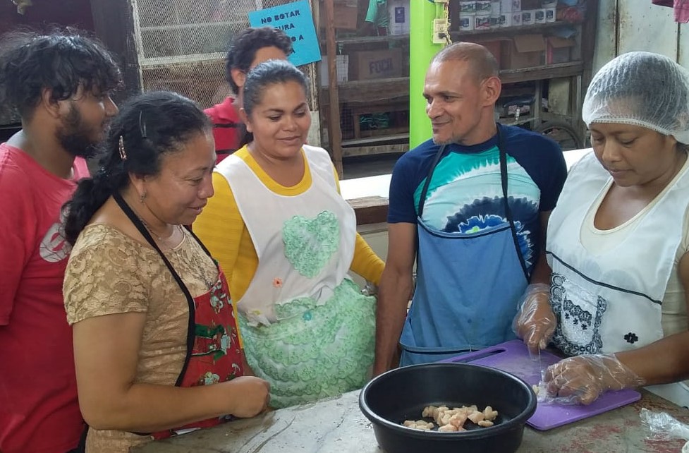 CAPACITACION A COMERCIANTES DEL MERCADO ISRAEL LEWITES (1)