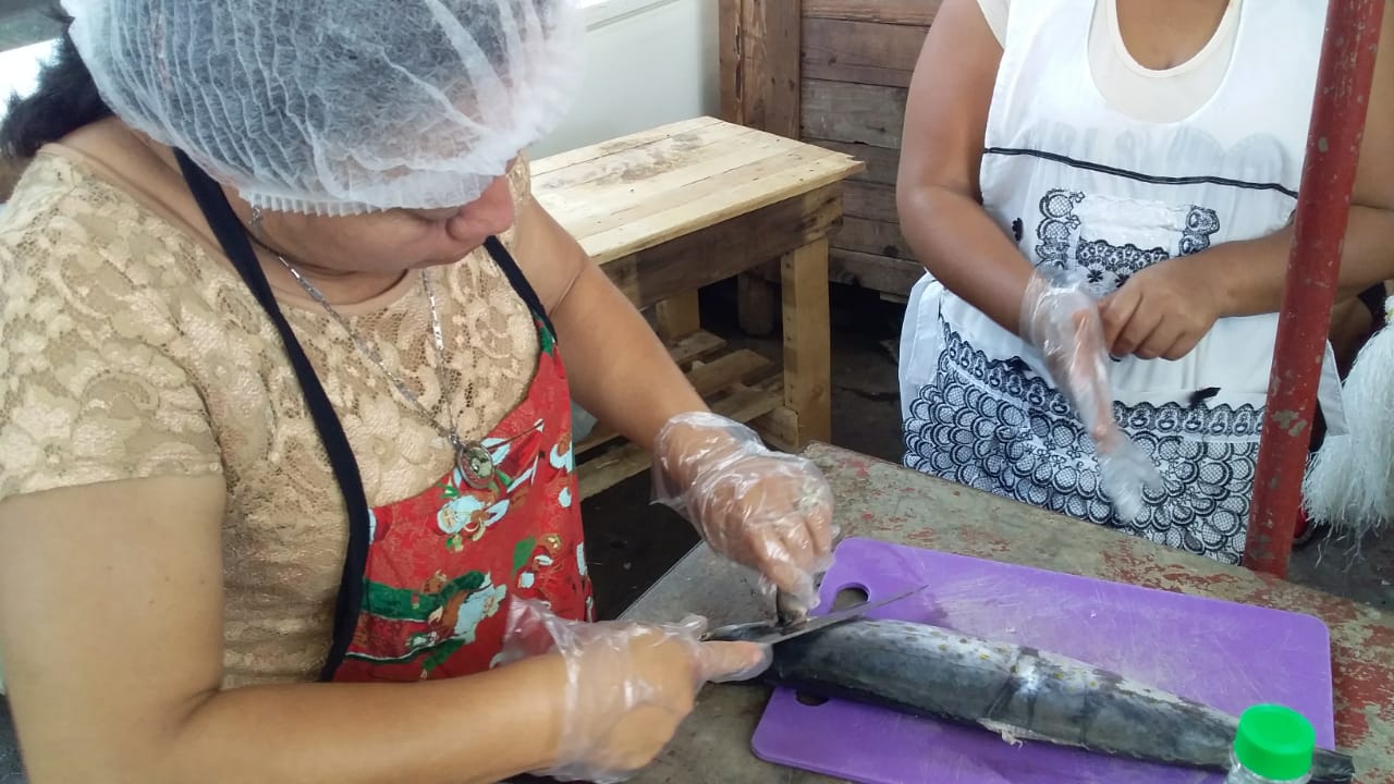 CAPACITACION A COMERCIANTES DEL MERCADO ISRAEL LEWITES (5)